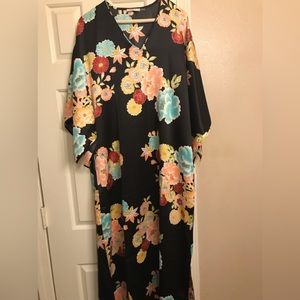 Natori Satin Essentials Kimono Style Float. Luxurious and NWT. Size L.